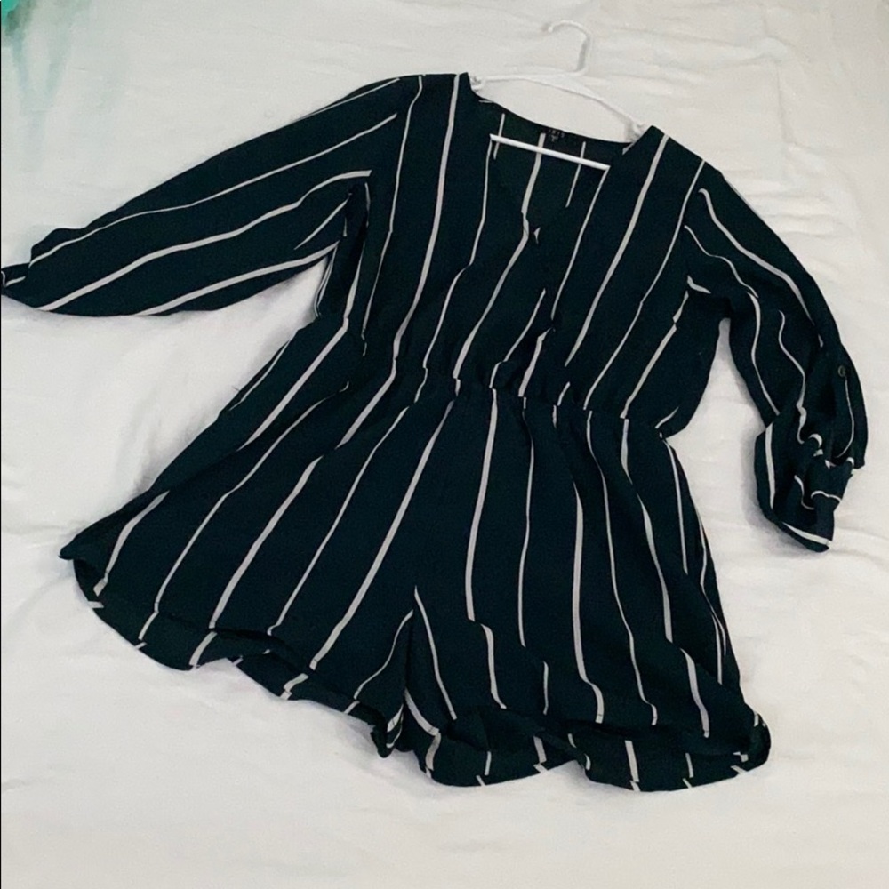 V-neck Romper, NWOT!!